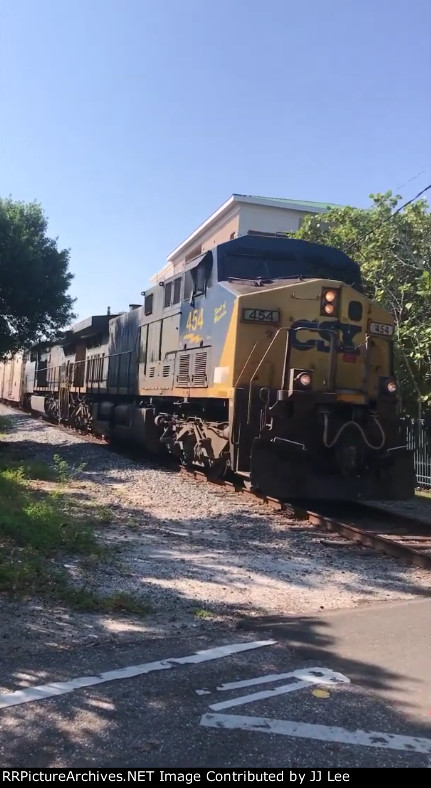 CSX 454, 500 on CSX O823